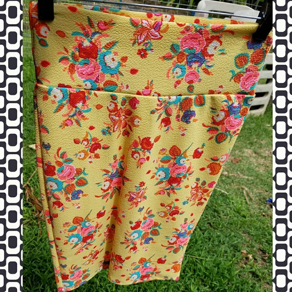 Floral Yellow XS LuLaRoe Cassie Pencil Skirt