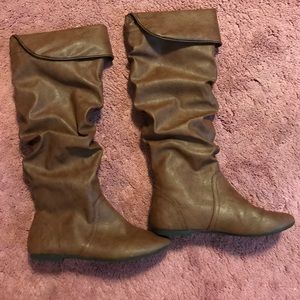 NWOT!!Tall brown boots!!!