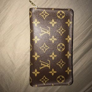Authentic Vintage Louis Vuitton Zippy Wallet