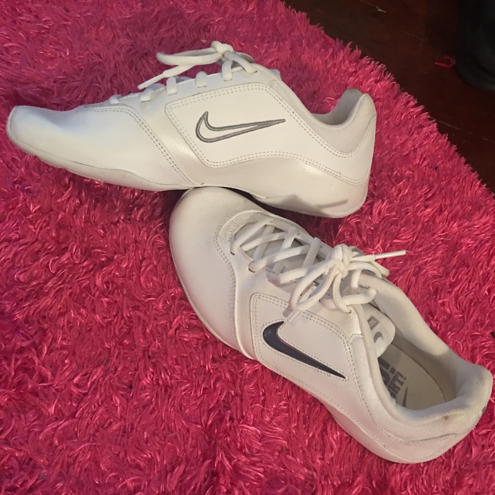 Cheer shoes
