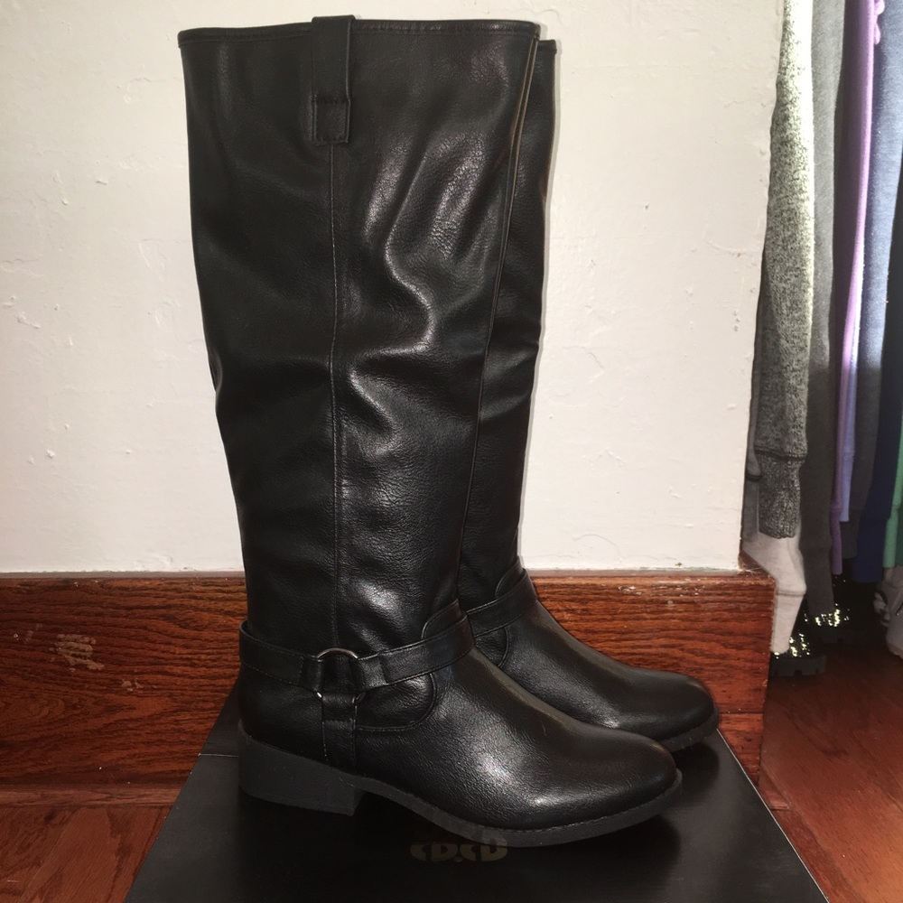 Brand new Charlotte Russe knee high boot size 6