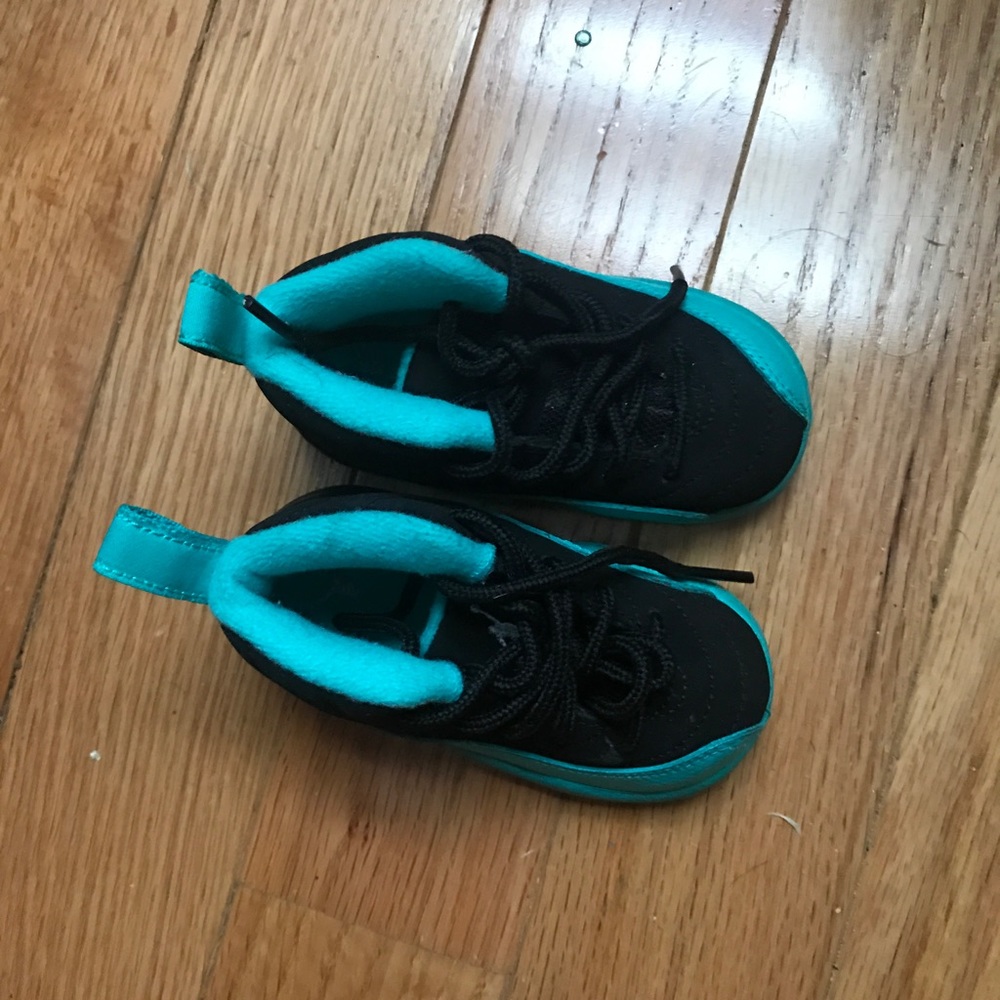 Toddler jordans. Retro 12s