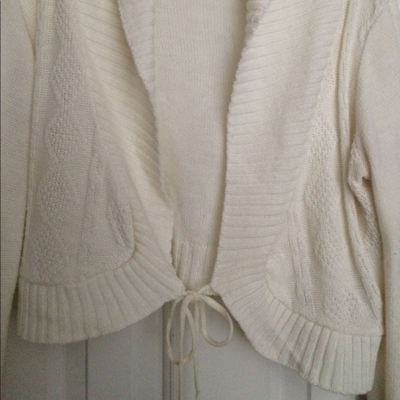 "STUDIO" Women Cream Color Cover Up/Shoulder Wrap - Picture 4 of 5