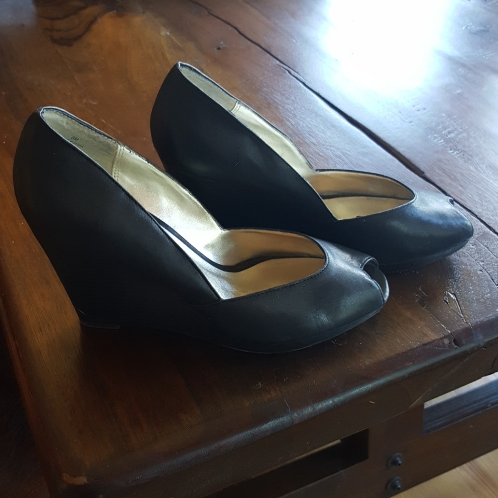 Black leather Moda wedges...slight platform