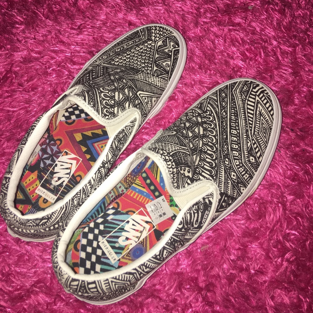 Sneakers/ skateboarding shoes
