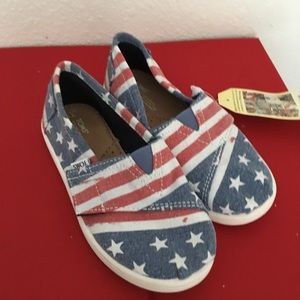 Toms NWT Toddler Size 10