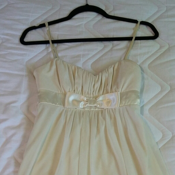 Pretty Dress 🌸 - Picture 1 of 7