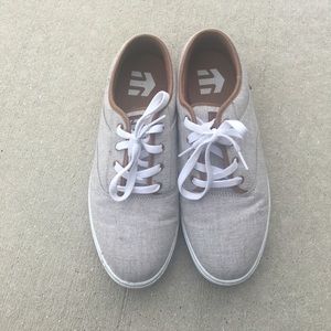 Men's casual shoes. Size 10.