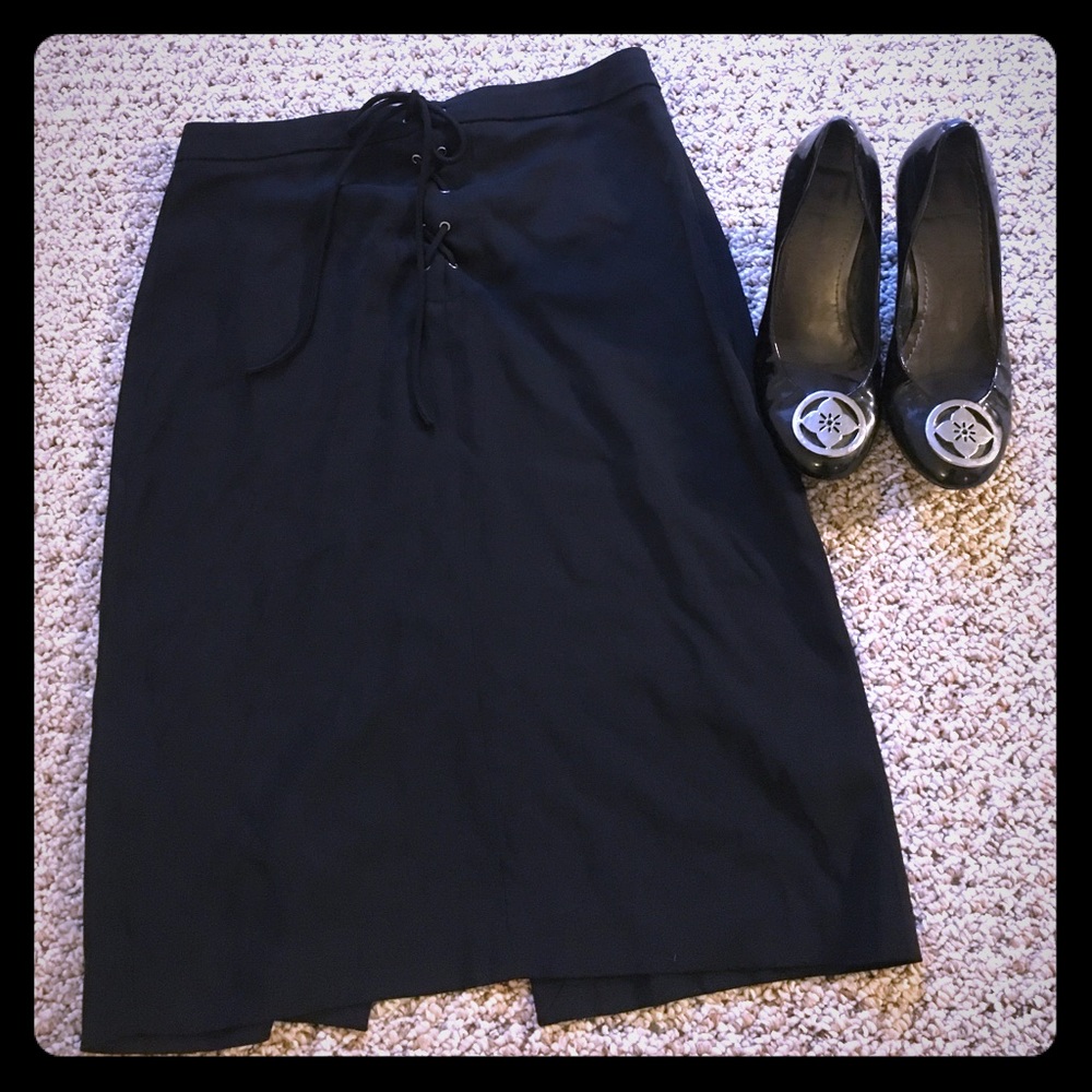 🎟Black Lace Up Front Midi-Skirt NWOT🎟