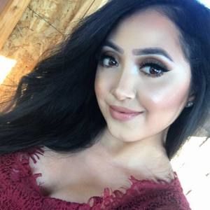 Meet your Posher, Cynthia