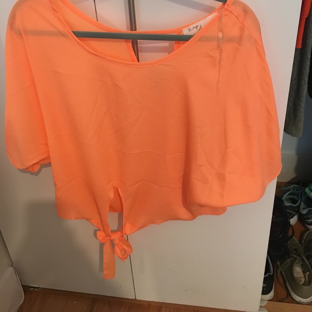 Crop top - Picture 2 of 3