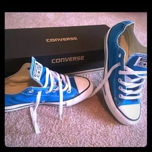 Converse navy blue shoes new like