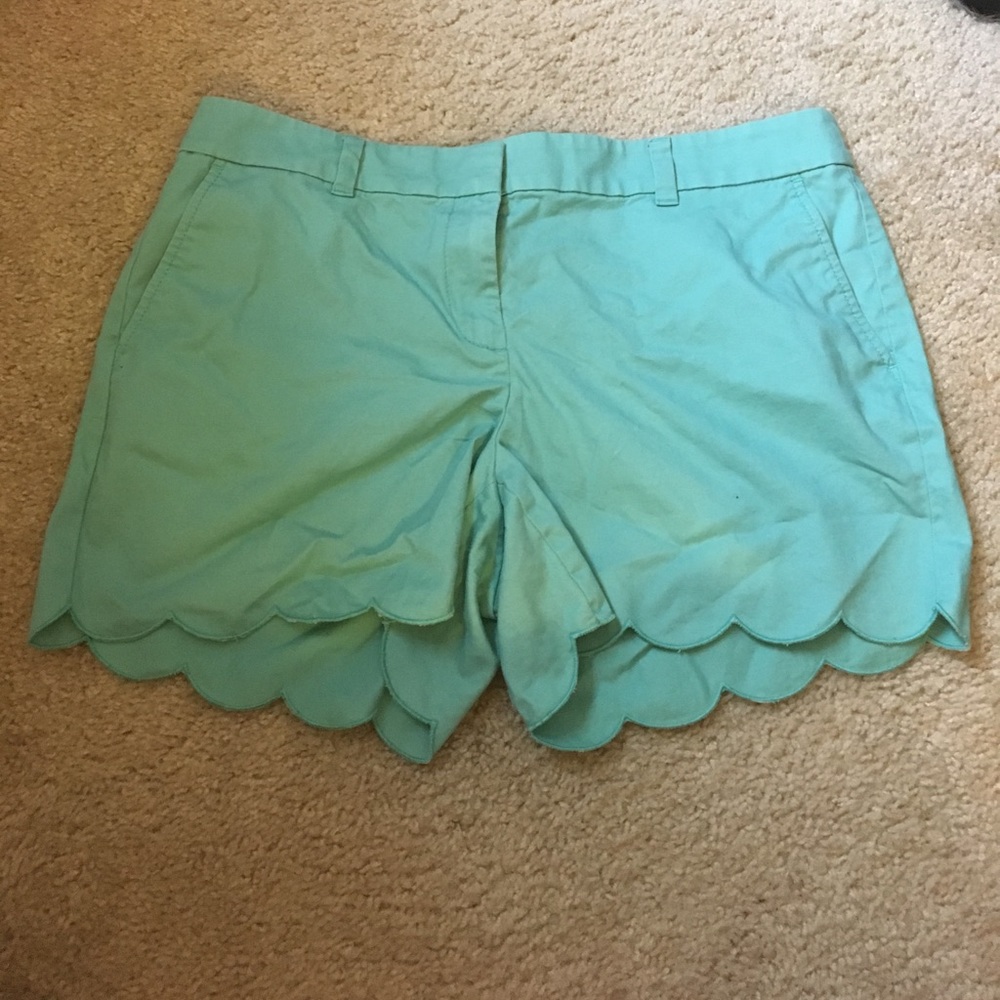 LOFT Scallop Trim Short