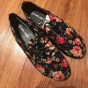 NWT Floral Lace Up Shoes