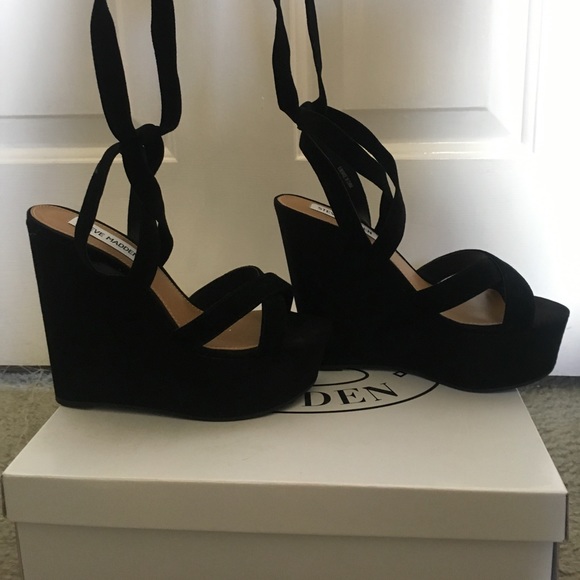 AUTHENTIC STEVE MADDEN WEDGES - Picture 2 of 2