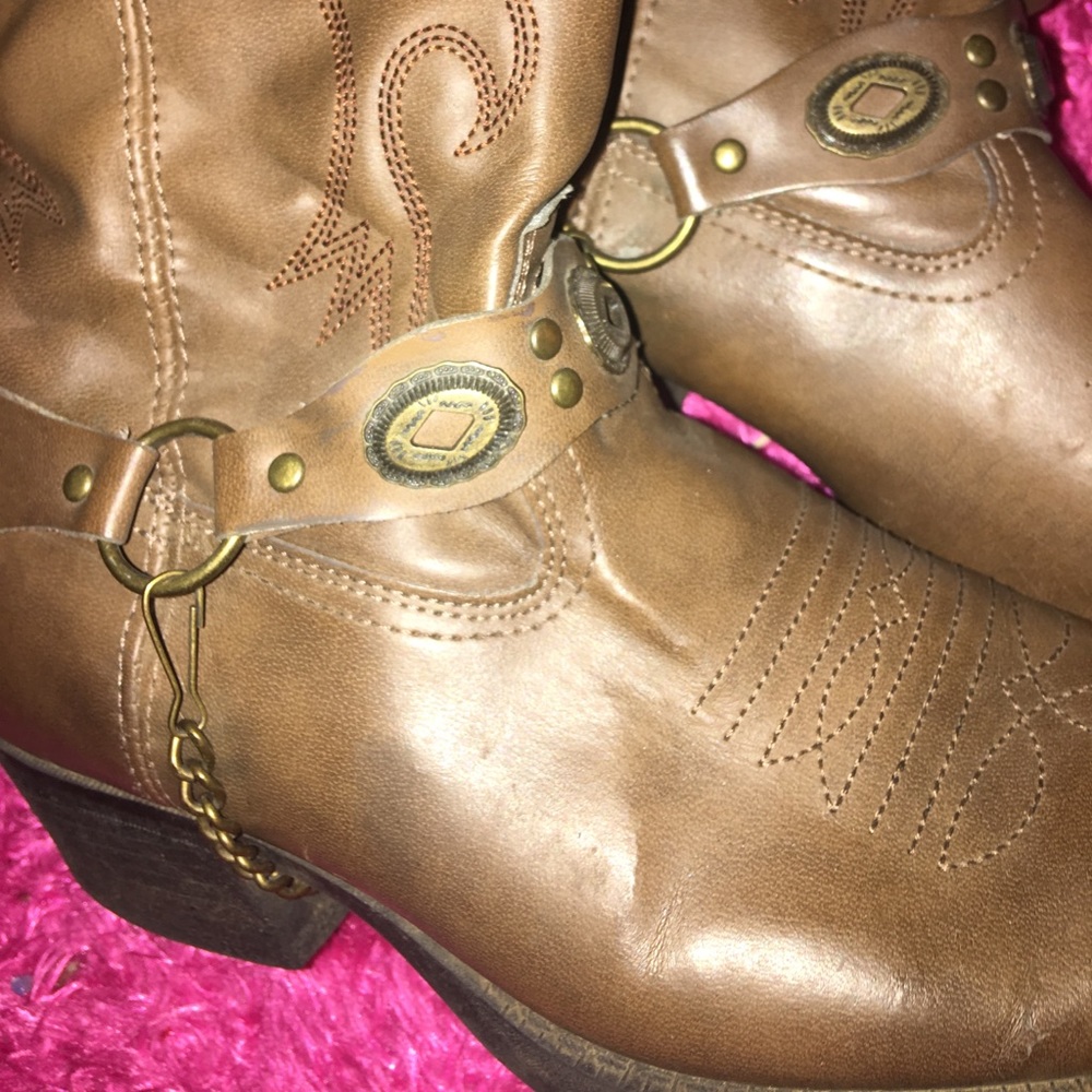 Boots - Picture 2 of 3