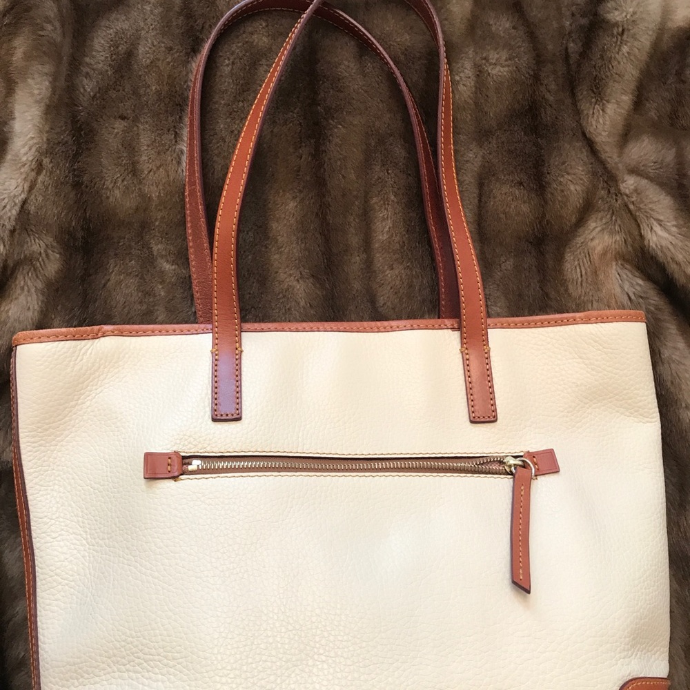 SOLD Authentic Leather Dooney and Bourke Tote - Picture 2 of 8