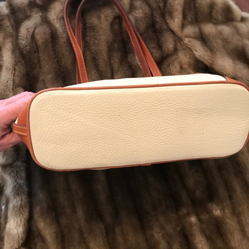 SOLD Authentic Leather Dooney and Bourke Tote - Picture 5 of 8