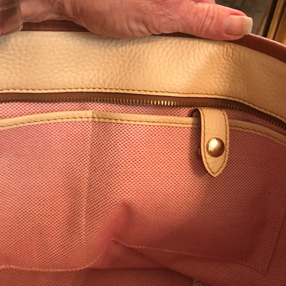 SOLD Authentic Leather Dooney and Bourke Tote - Picture 7 of 8