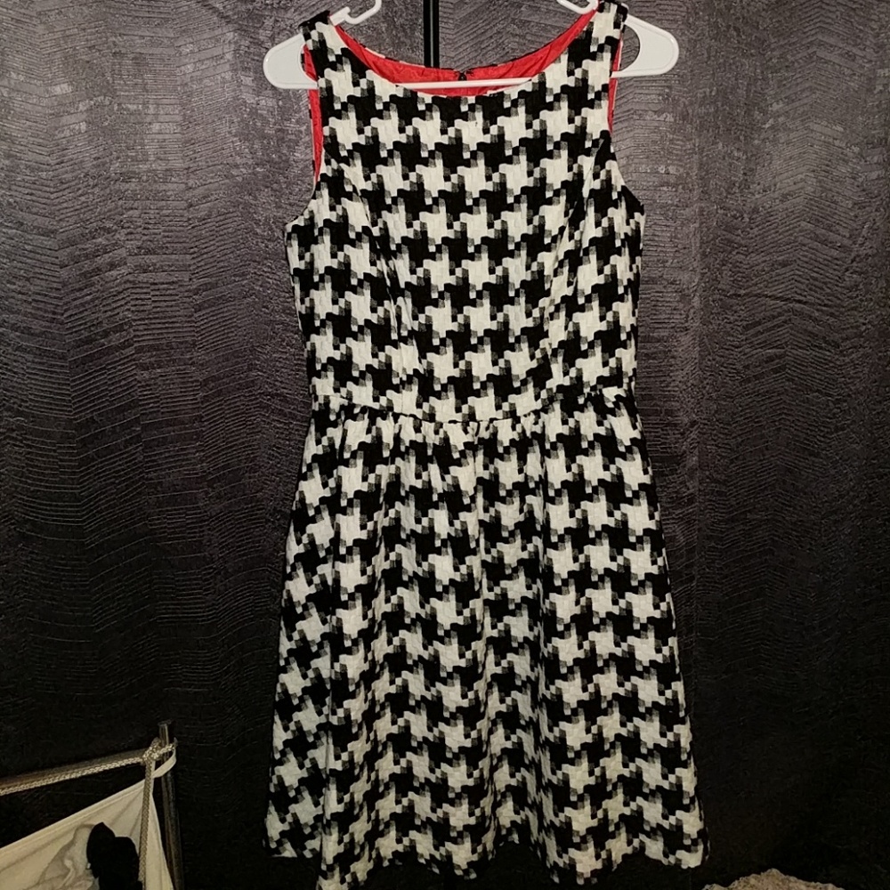 Jessica Simpson black and white dress