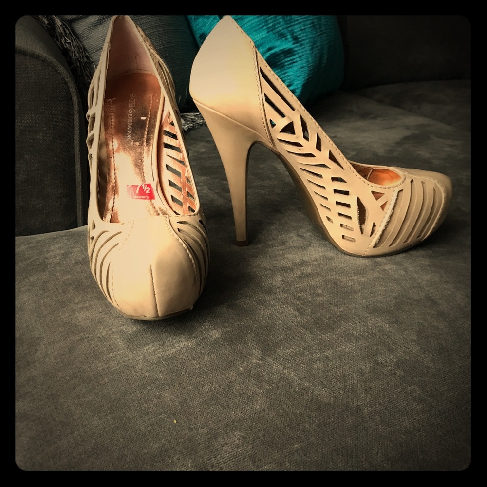 BCBG gently used nude heels 7 1/2