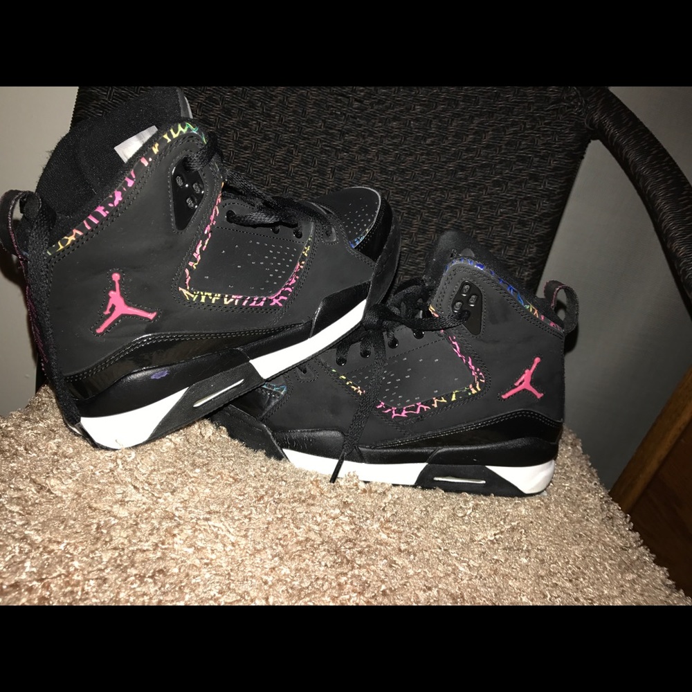Girls Jordan's very clean like new size 6Y