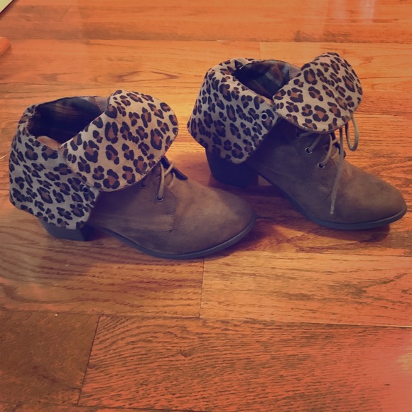 Booties Size 6 - Picture 1 of 3