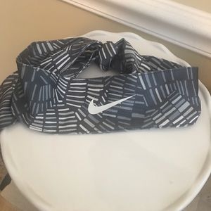 Ladies Nike headband.