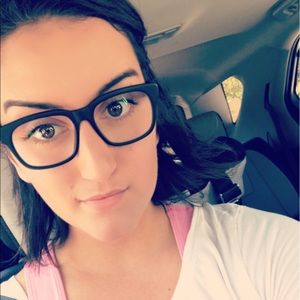 Meet your Posher, Crystal