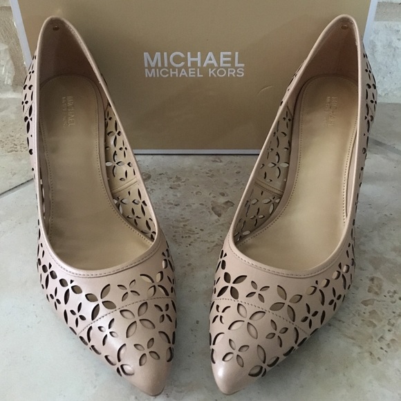 Michael Kors Shoes - Michael Kors Flex- Mid Pump