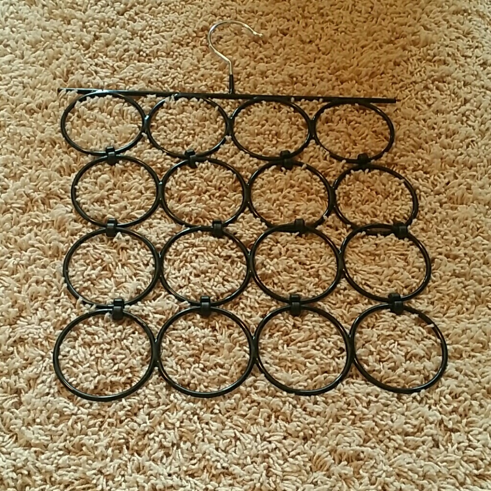 16 scarf / belt holder