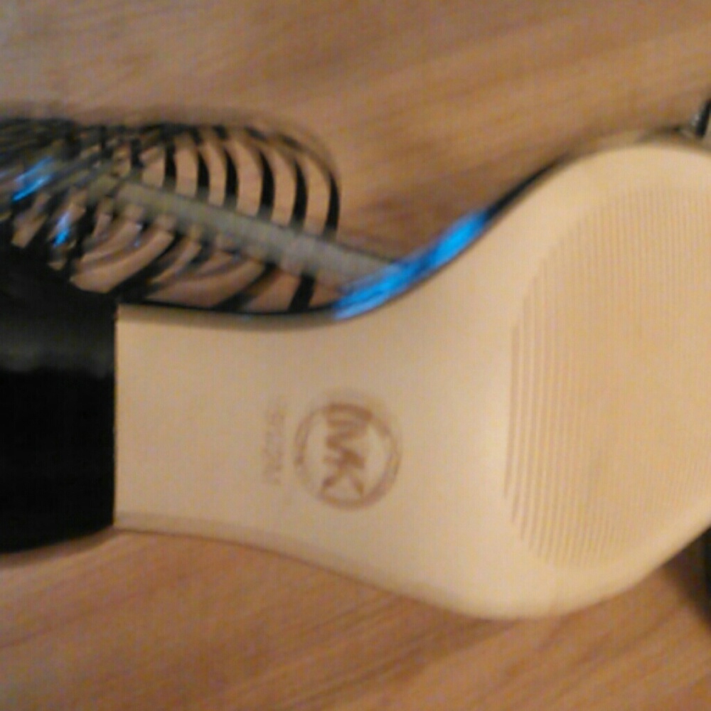 FLASH SALE Michael Kors shoes gorgeous - Picture 3 of 7
