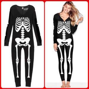 VS PINK RARE Skeleton Onesie 💖🎃