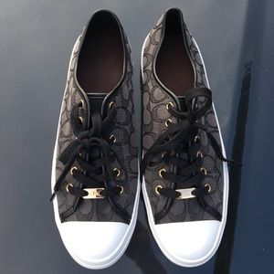 Gently used size 11 Coach Signature Sneakers!! Gently used size 11 Coach Signature Sneakers!!