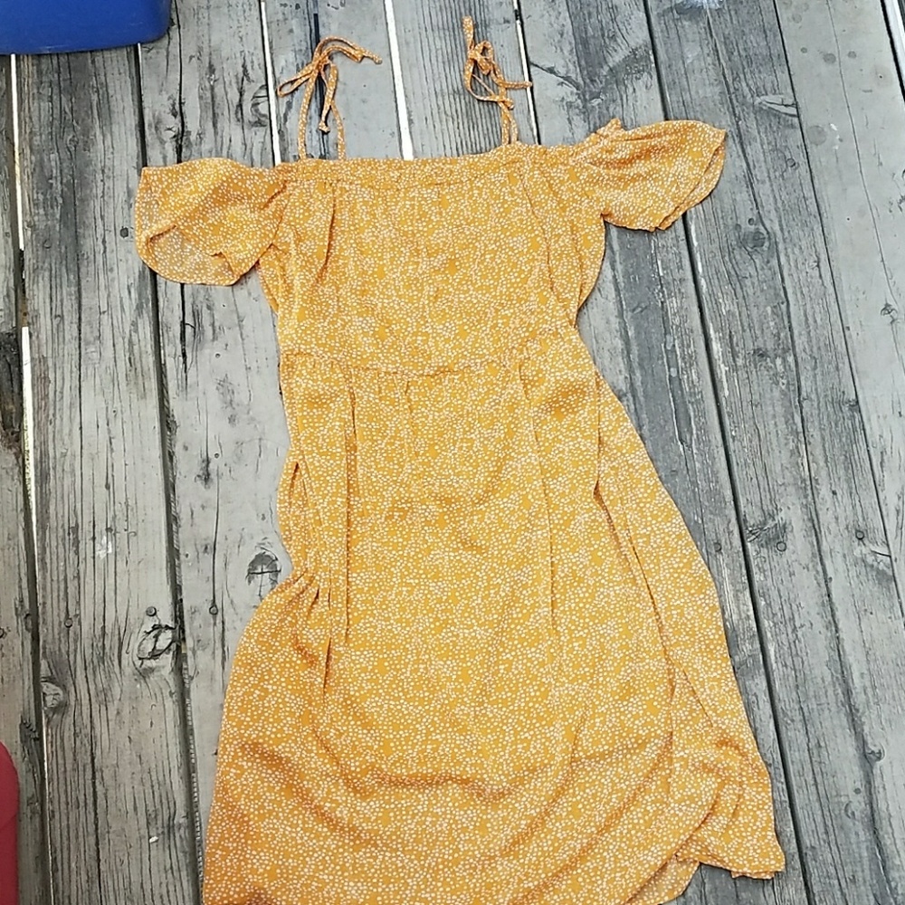 NWT off shoulder dress