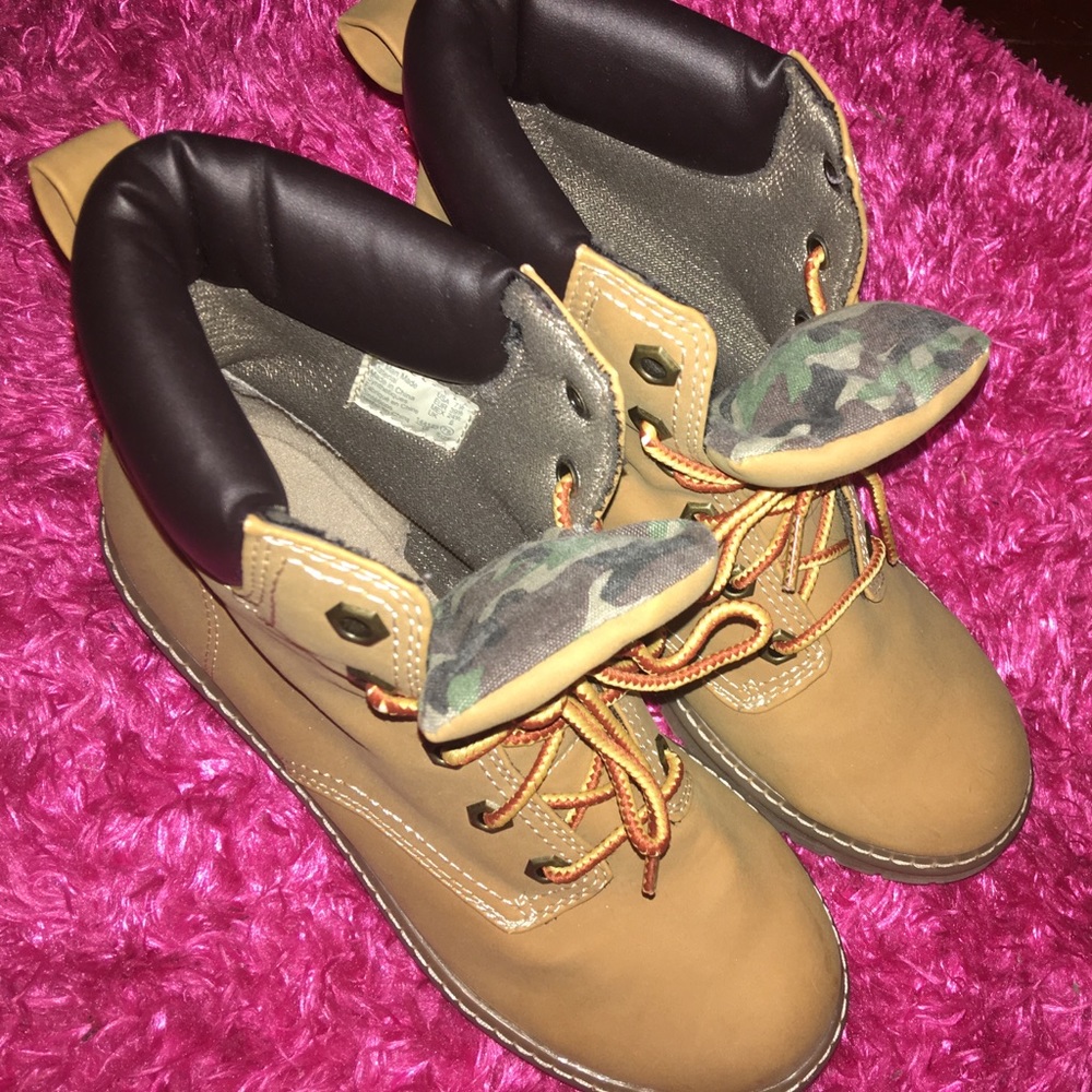 Ankle boots with small heel