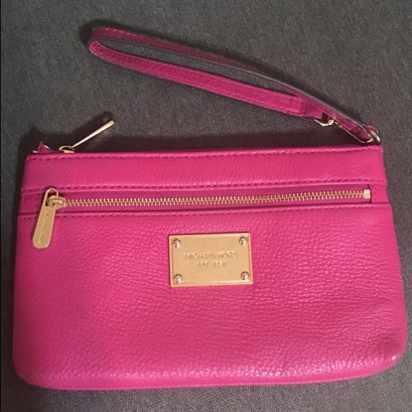 Michael Kors Wristlet - Picture 1 of 1