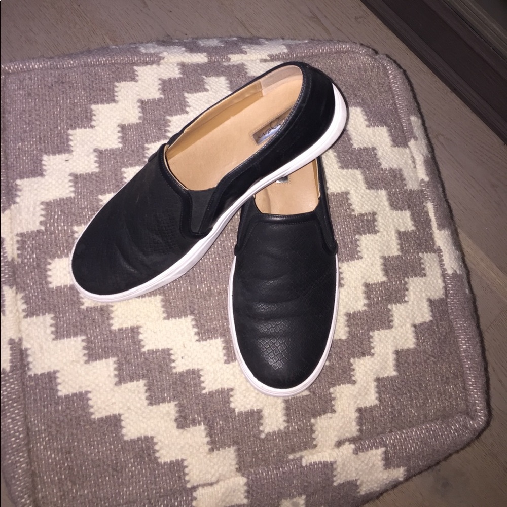 Black shoes go with everything !