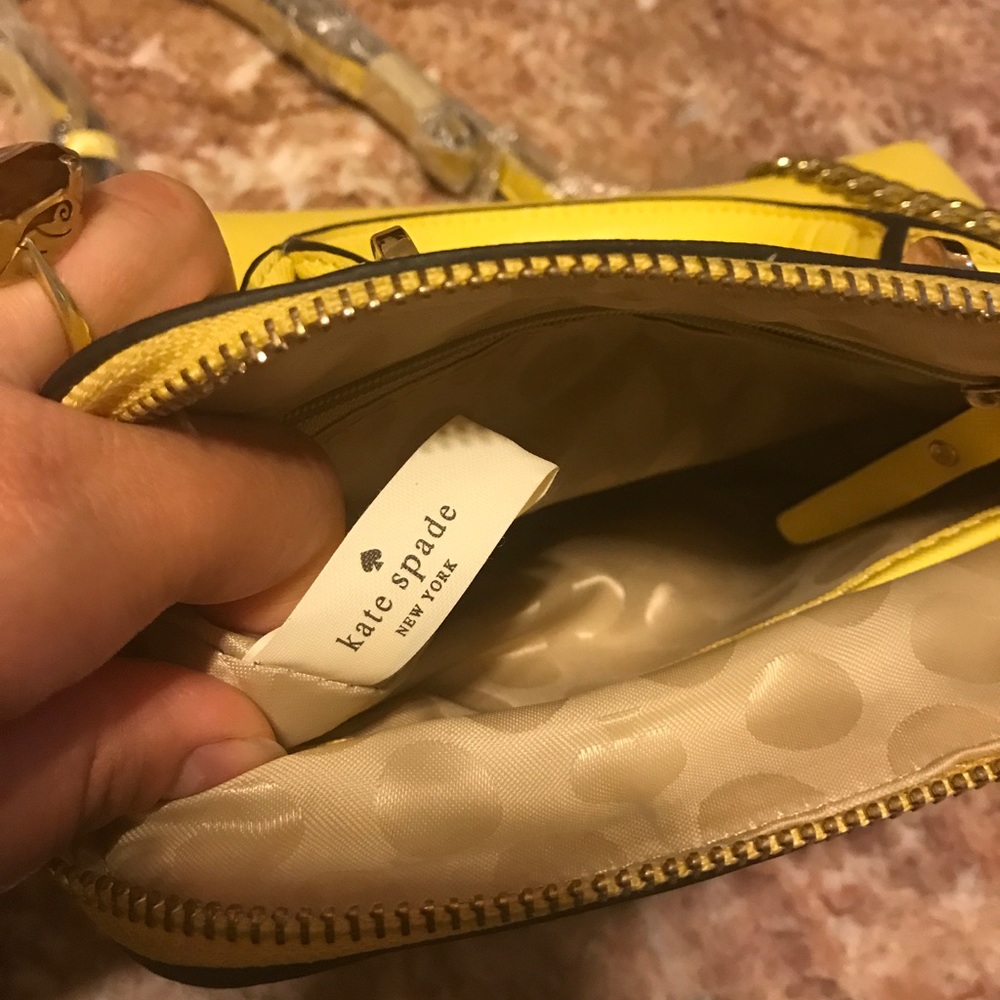 Purse     The price is negotiable