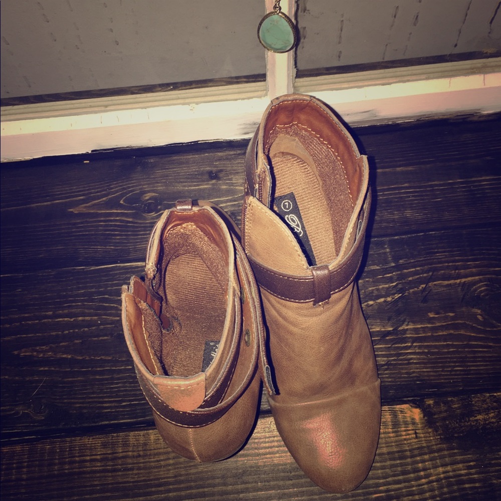 Heeled ankle booties