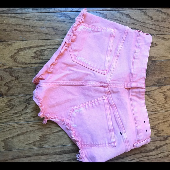 H&M high waisted shorts - Picture 2 of 3