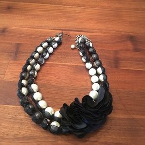 White House black market pearl choker