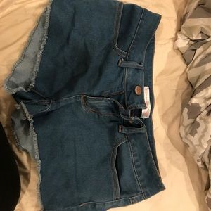 No boundaries jean shorts   Run a little big