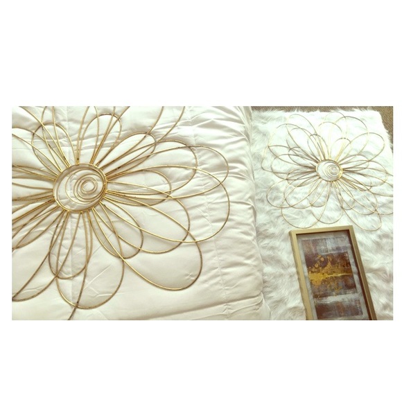 Wall decor - Picture 1 of 2