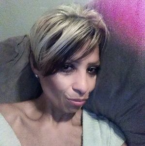 Meet your Posher, Deborah