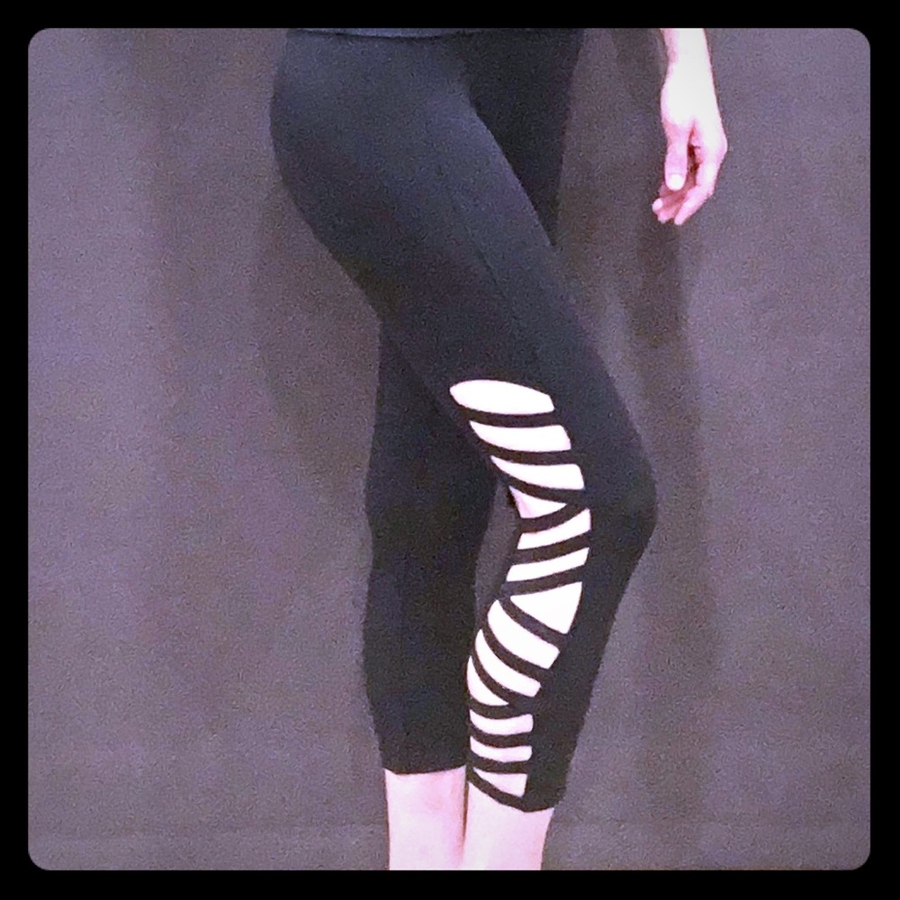 Betsey Johnson Black Cropped Cutout Leggings / NWT
