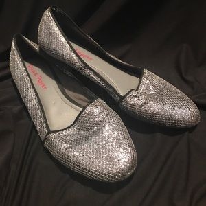 (( Size 10)) Silver Pink & Pepper Loafers
