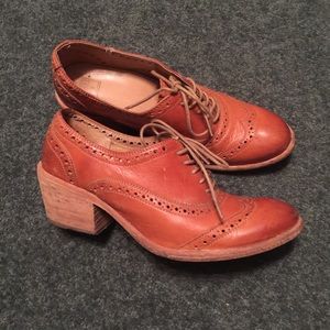 Frye Maggie Perforated Oxford Heels Frye Maggie Perforated Oxford Heels