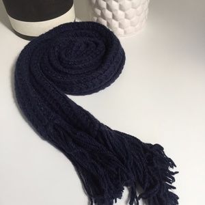 Skinny navy winter scarf