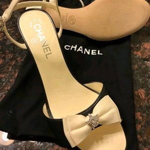 NWOT Chanel black/beige leather slingback sandals NWOT Chanel black/beige leather slingback sandals